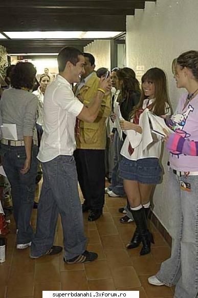 Poze cu Anahi si Poncho - ce dragut..ii face poza;)) - Tramaudas X los A